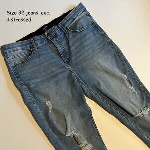 Size 32 Lularoe jeans, blue distressed (152)